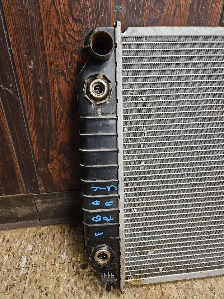 94-95 SUBURBAN CHEVY PICKUP 1500 2500 5,7 L (8-350) Radiador 1-3/8" Grueso OEM Foto 3 de 4