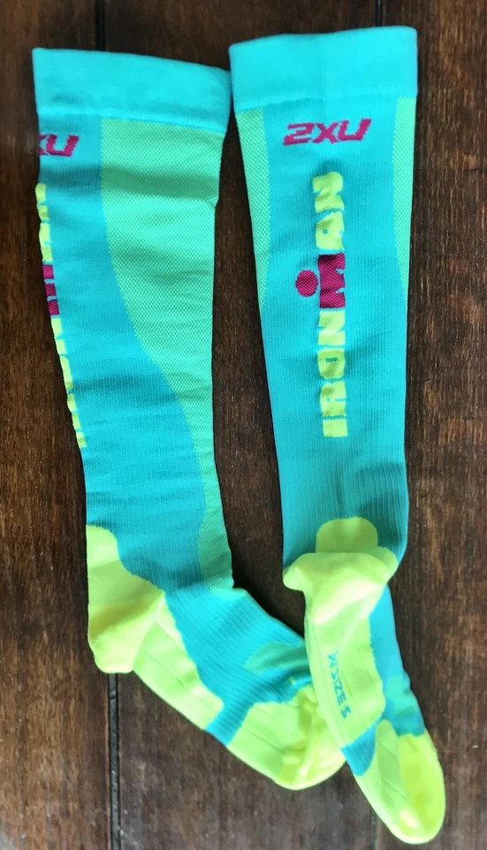 2XU WOMENS Compression  Performance Run Socks IRONMAN Logo~Style WA2443e~Small - Image 2 of 4