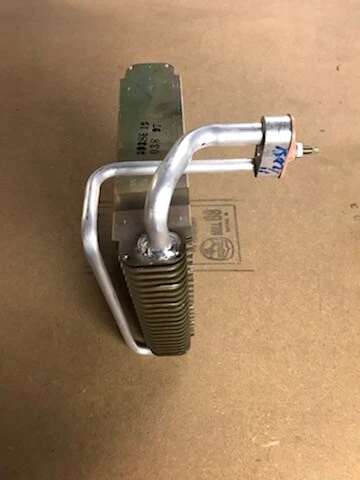 Núcleo evaporador NOS ACDelco 15-6802. Se adapta a Buick Riviera & Olds Aurora 1995-99 Foto 3 de 4