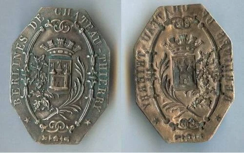 Uniformes, coiffures et casques militaires de collection des origines à 1913