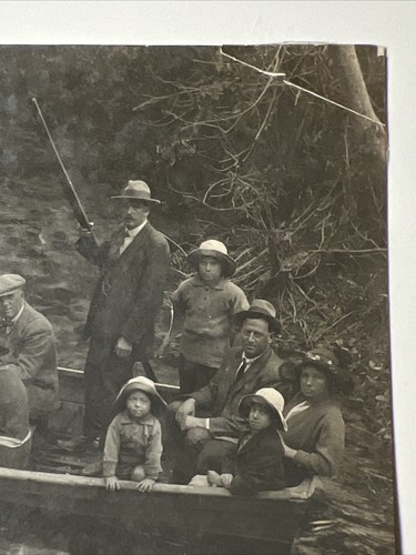 1920s 13 People wearing HATS in a ROWBOAT with Dog Photo Snapshot Vintage - Picture 9 of 13