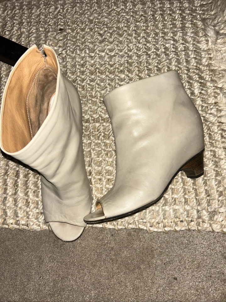 NWOB Maison Margiela Leather Peep-Toe Booties SIZE 7 (BOTA1500 - Image 2 of 4