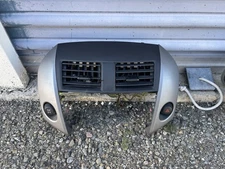 🚘06-12 TOYOTA RAV4 UPPER CENTER DASH RADIO AIR VENTS VENT BEZEL TRIM OEM