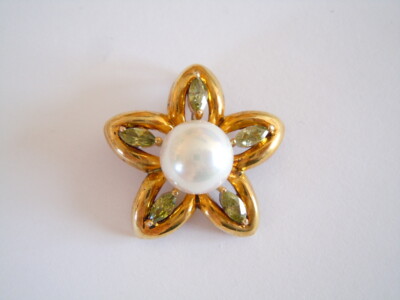 AVP Green Star Flower Rhinestone Pendant, 2.4x2.3cm