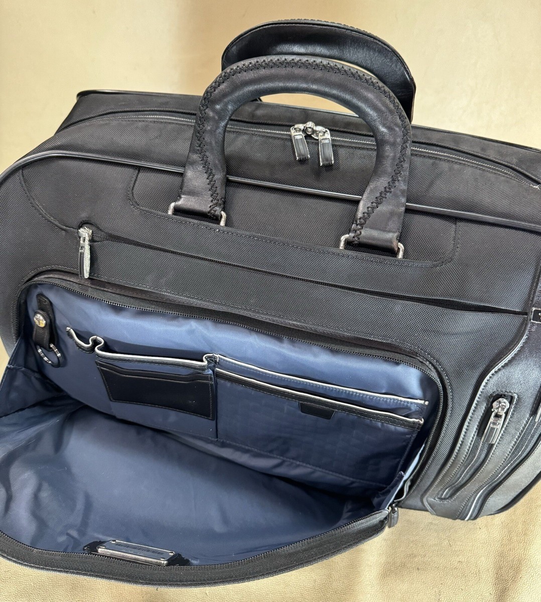 Used TUMI Arrive Dorval Wheeled Carry On 20” Rolling Duffel Used TUMI Arrive Dorval Wheeled Carry On 20” Rolling Duffel