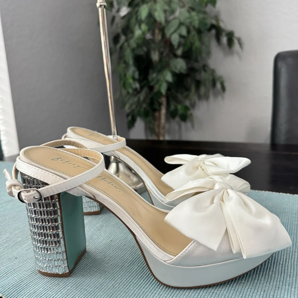 Betsey Johnson Block 水钻白色高跟鞋 9 码 — 第 2/4 张图片