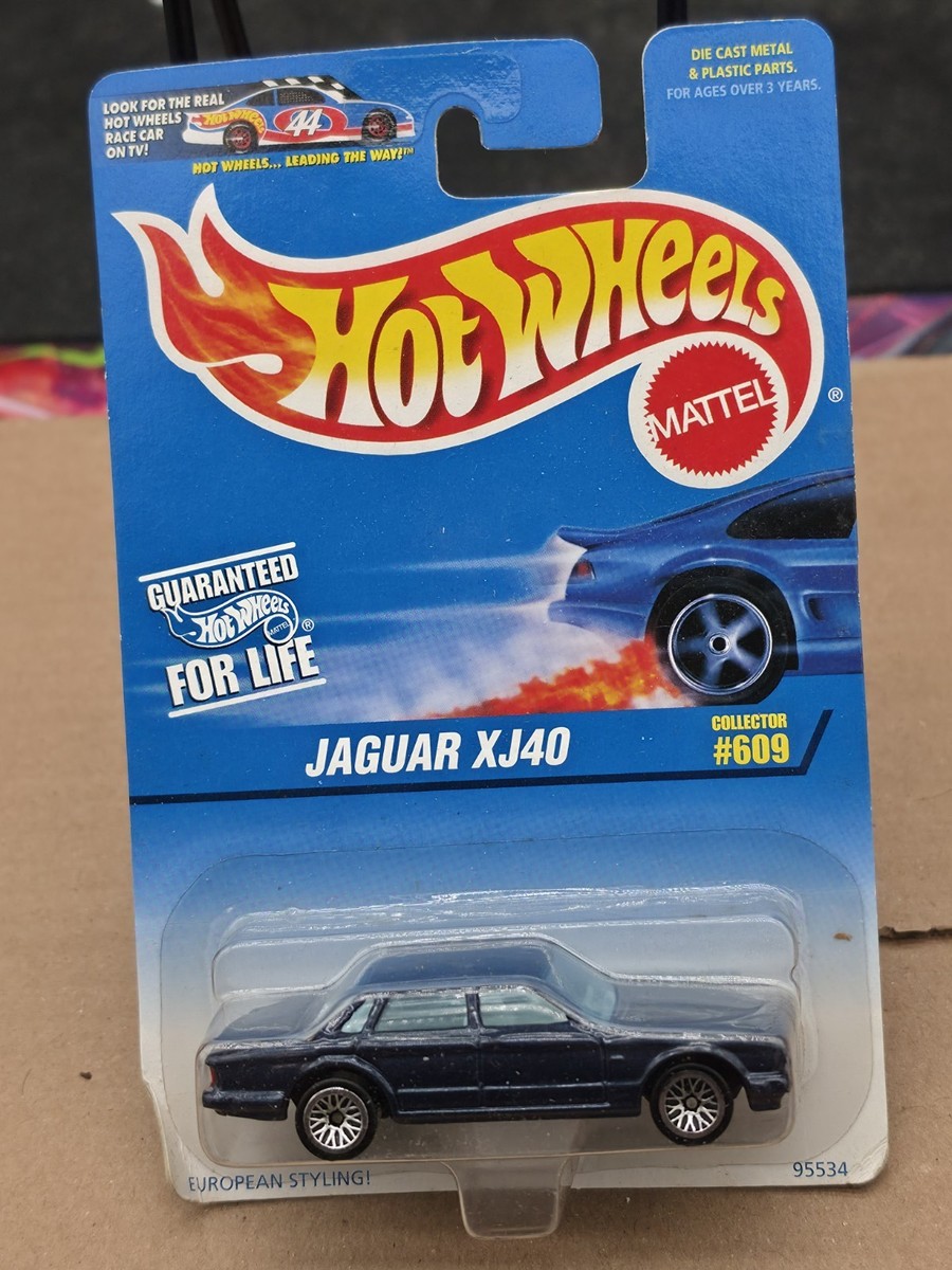 1996 Hot Wheels Blue/White Card #609 JAGUAR XJ40 Dark Blue w