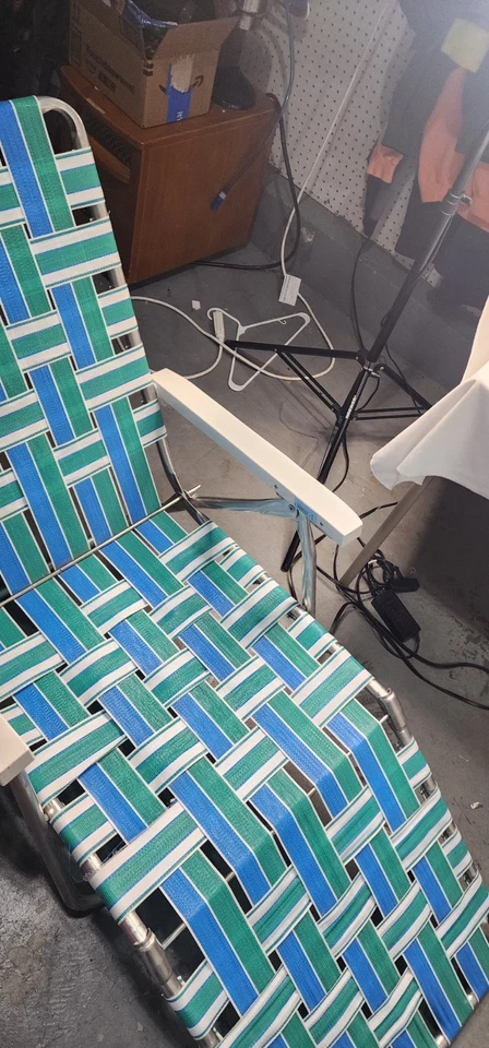 Chaise salón reclinable vintage de aluminio con plataforma de rayos de sol para césped y piscina azul Foto 2 de 4