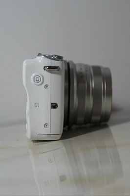 Canon EOS M10 Mirrorless Digital Camera 18.0MP with EF-M 15-45mm