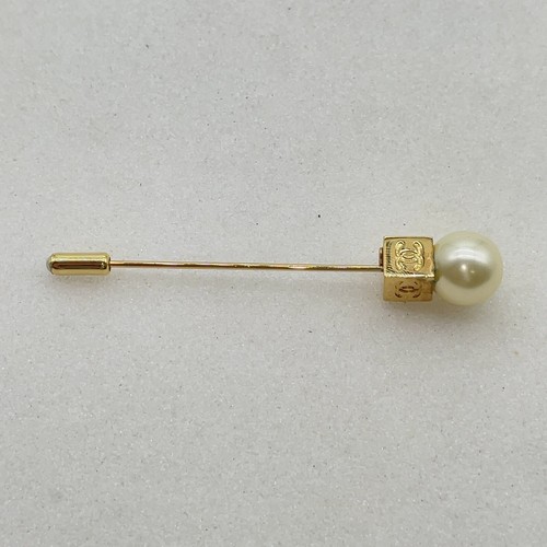 Authentic Chanel pin brooch Gold Plated/ faux pearl CC logo W/Box SK040522 - 第 5/11 張圖片