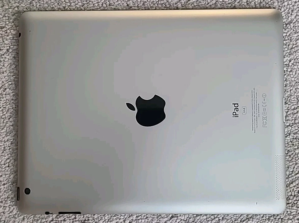 Apple iPad 3rd Gen. 32GB, Wi-Fi, 9.7in - Black A1416 - Image 2 of 2