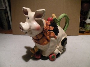 PIG IN THE GARDEN TEAPOT GREAT CONDITION