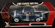 Road Signature Yat Ming 1941 Plymouth Deluxe Coupe 1:18 scale Diecast Model Car