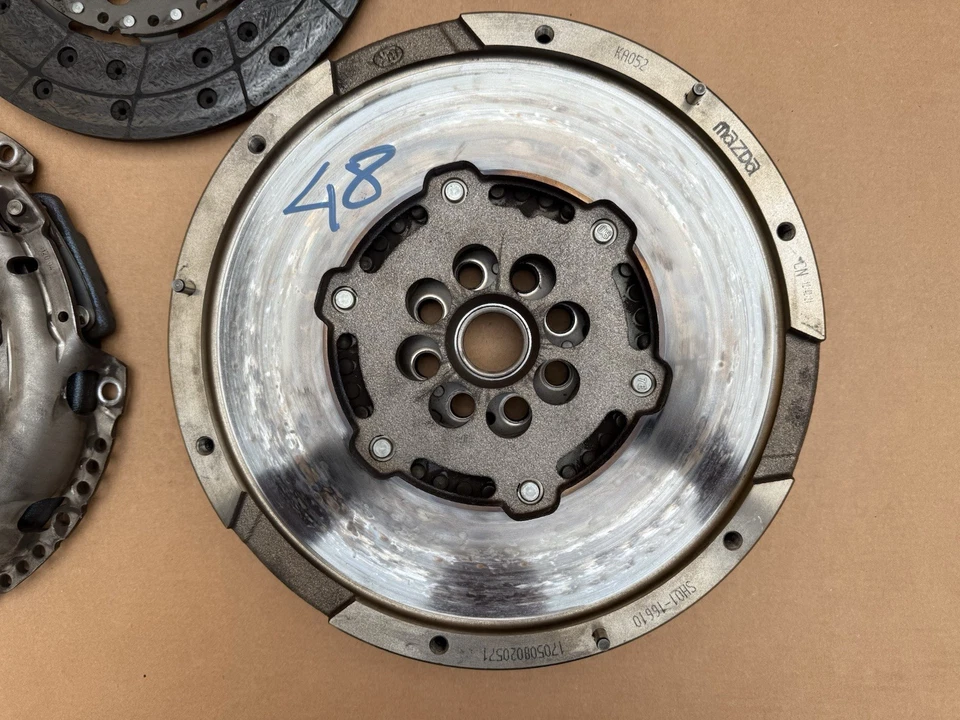 MAZDA CX-5 , 6 GJ GL 2012 - 2017 SCHWUNGRAD 2.2 DIESEL SKYACTIV MANUELL SH01-16610 - Bild 2 von 4