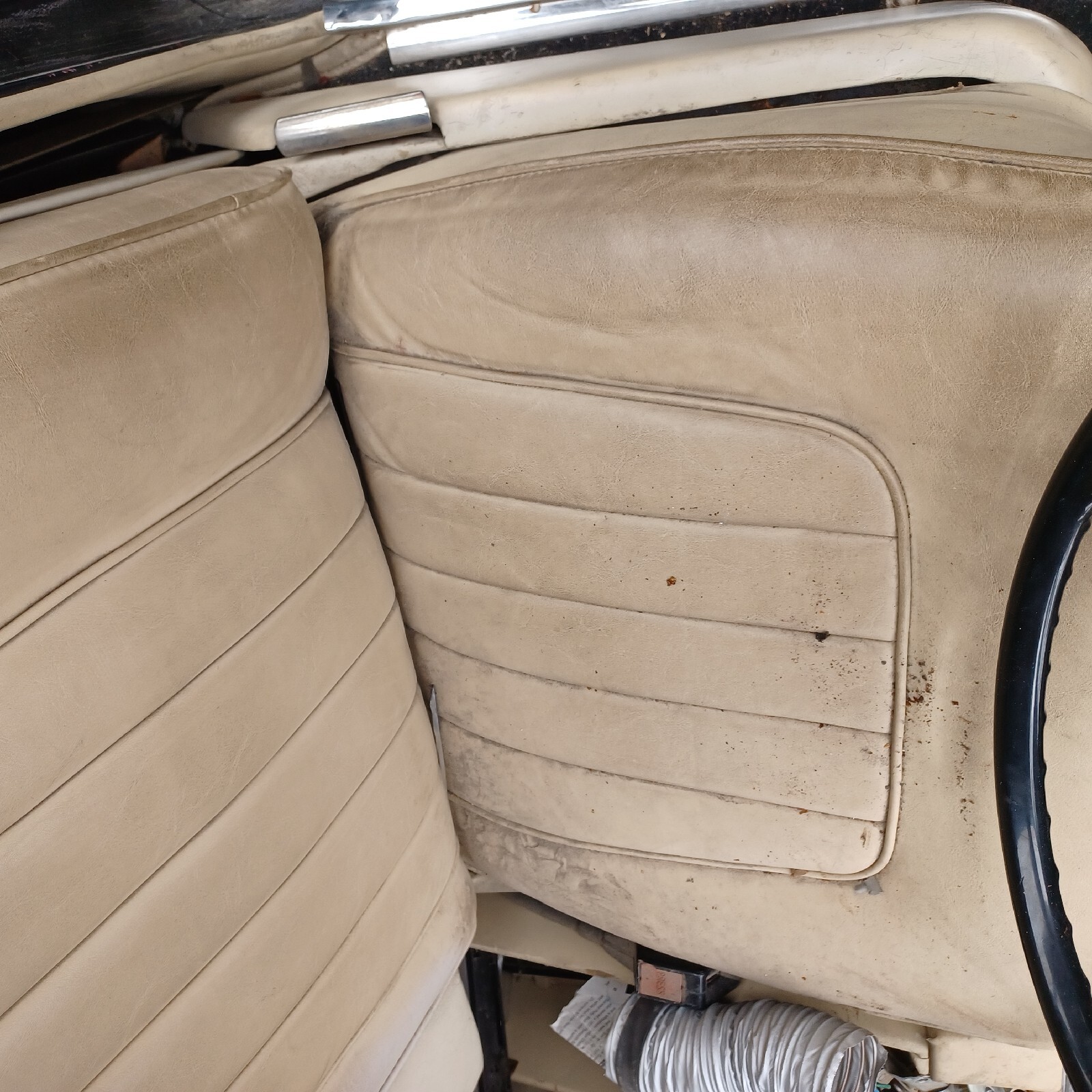 80 ROLLS ROYCE SILVER SHADOW left and Right front seats cream beige