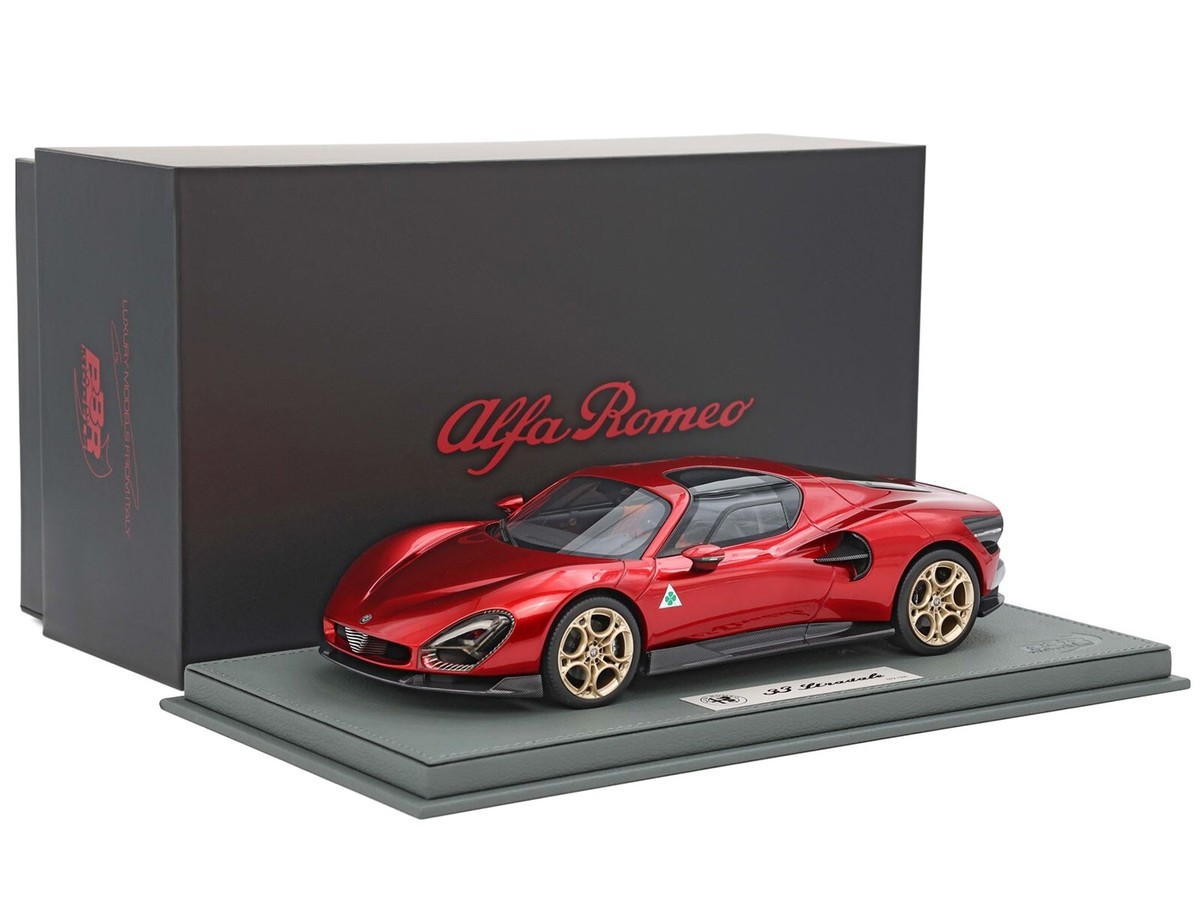 ALFA ROMEO 33 STRADALE RED VILLA D'ESTE & DISPLAY CASE 1/18 MODEL