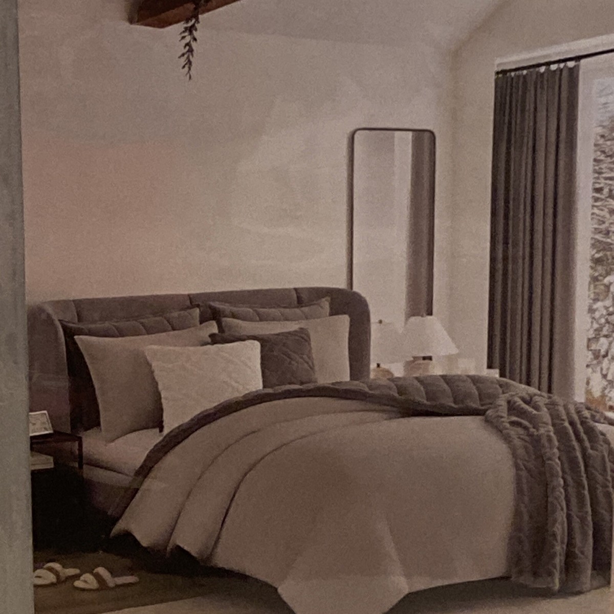 Koolaburra by Ugg King comforter set 106”X92” Shams-20”X36” LT