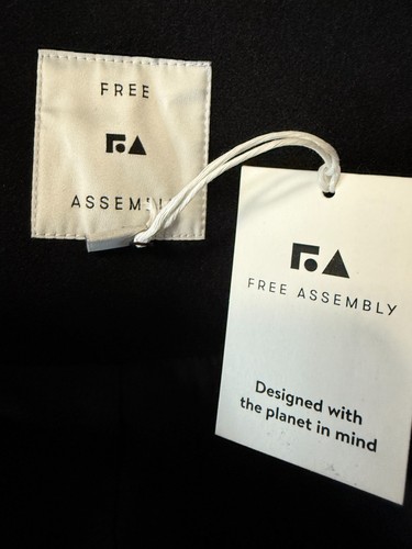 NWT Free Assembly Women’s Black Faux Wool Blend Long Coat Sz 4X (28W-30W) - Picture 6 of 7