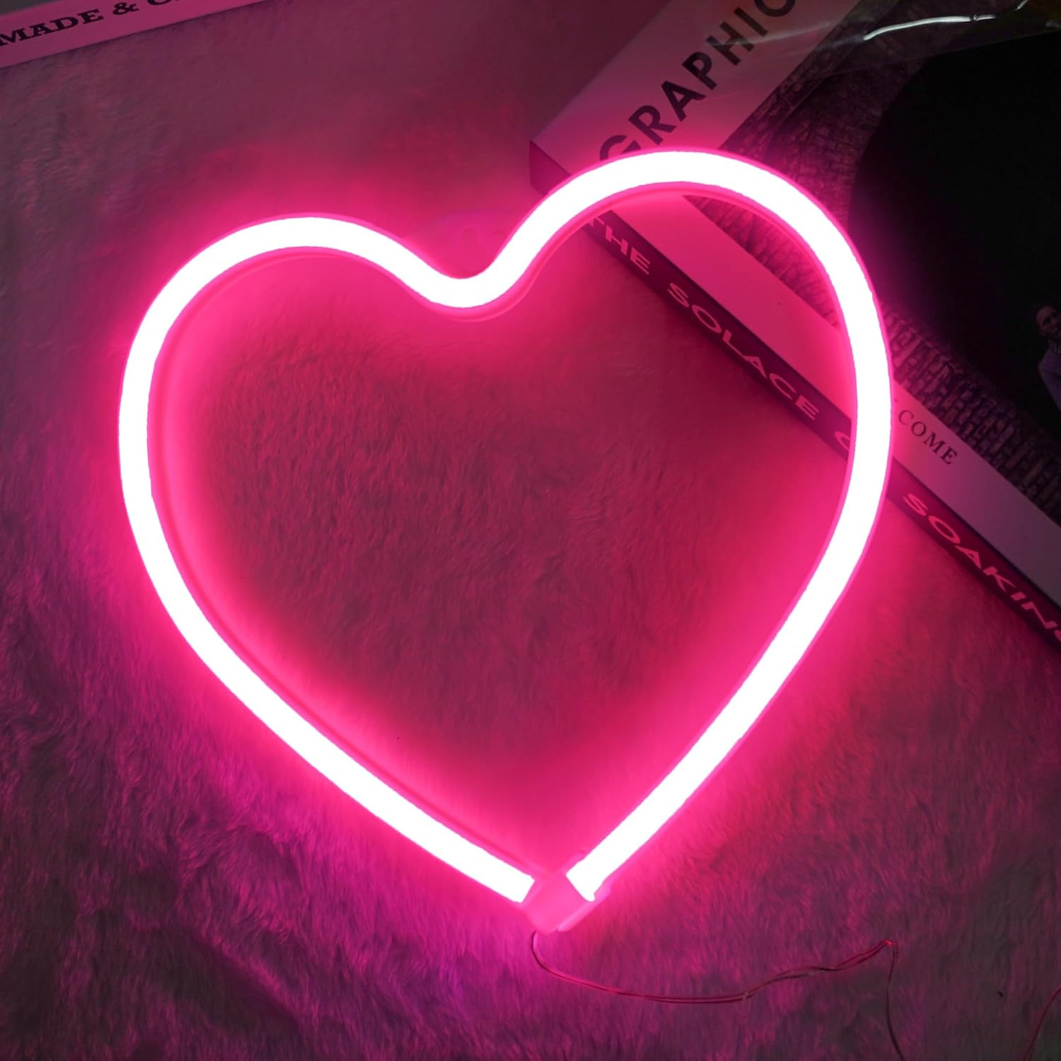 Neon Heart LED USB Sign - Light Up Your Gaming Setup & Party Decor