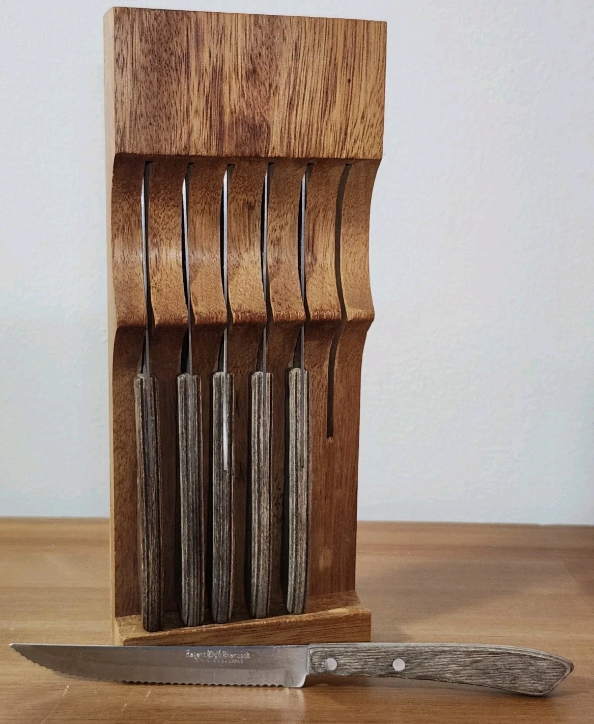 Set Of 6 Regent Sherwood Japanese Stainless Steel Serrated Steak Knives w/ Block