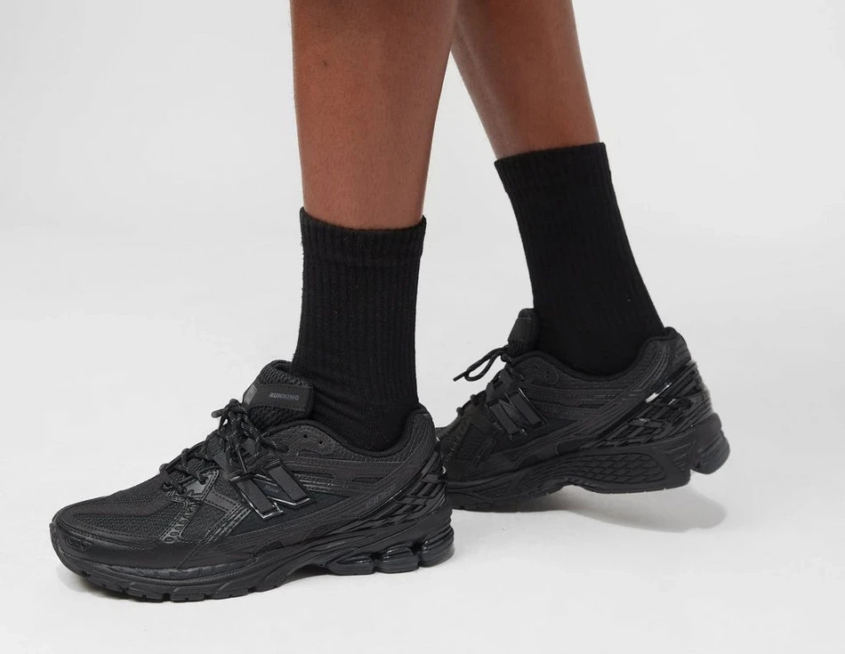 New Balance 1906U Trainers Men's Shoes in Black thumbnail 3