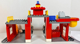 LEGO DUPLO (5601) Fire Station - Firehouse Fire Rescue Dog - Incomplete - Read