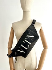 Sac Banane Valentino Garavani en cuir noir