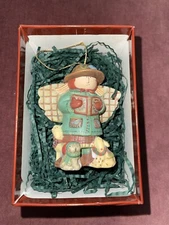 1998 Lang And Wise Christmas Ornament “Carolling Angel” By: Sue Dreamer EUC
