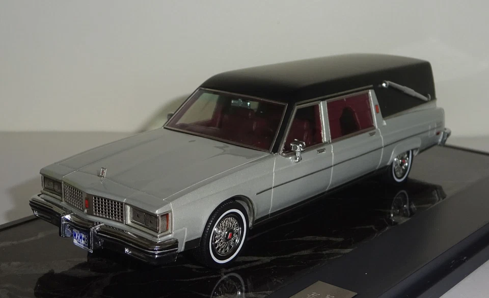 Matrix Oldsmobile 98 Eureka Regent Landaulet Hearse 1/43 - Number 003 of 408 Foto 2 de 4