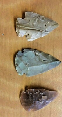ARROW HEADS 3 STONE ARROW HEADS, CARVING/HUNTING
