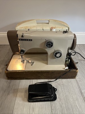 Vitnage Riccar RZ-208B Sewing Machine, One Family Since New, Serviced Regularly