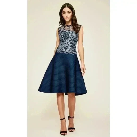 Vestido Tadashi Shoji Yumi Encaje Pin Tuck Fit & Acampanado Azul Marino Sin Mangas Fiesta 8 Foto 3 de 4