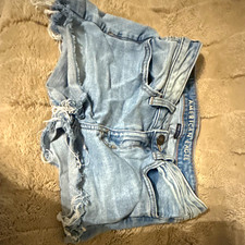 American Eagle Super Stretch Women  s Light Wash Blue Low Rise Denim Shorts 2