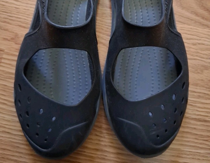 Women's Size 5 Black Crocs Flats