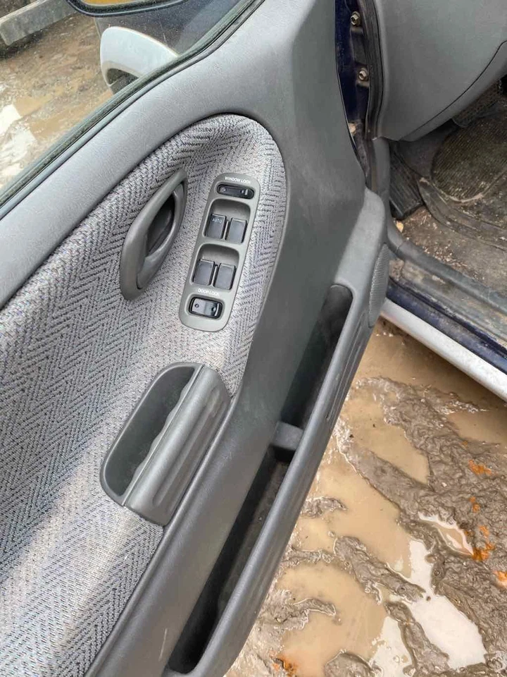 Vidrio trasero izquierdo usado para puerta trasera se adapta: 1999 Suzuki Vitara sin tinte de privacidad trasero Le Foto 4 de 4