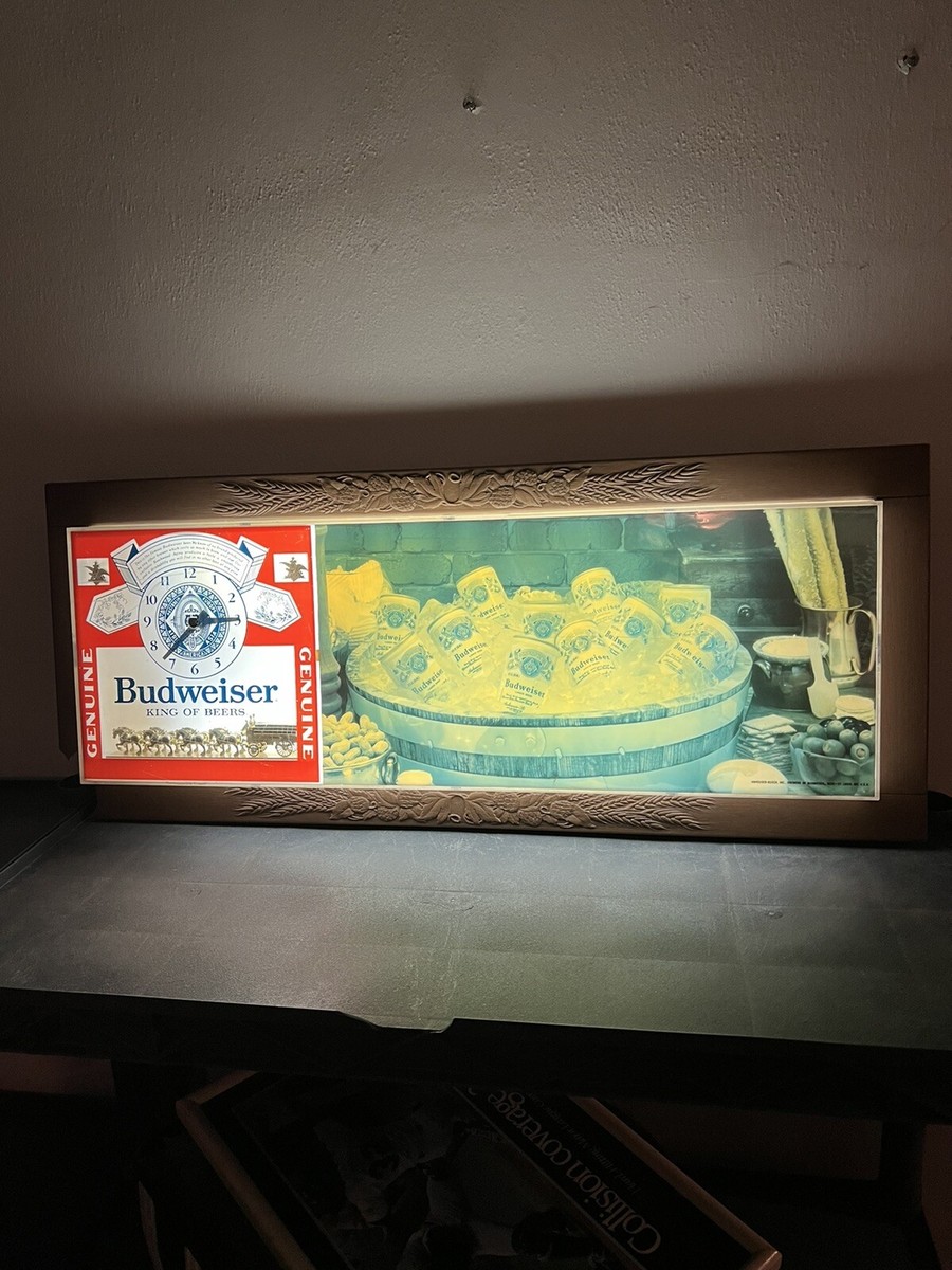 budweiser king of beers Clydesdale Light Up Wall Sign - Clock
