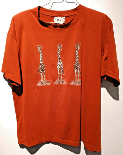 Used Women’s XL Rust-colored T-shirt with Giraffe Graphics from KV Easywear