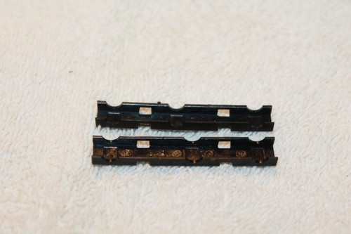 ** Athearn Blue Box Loco Parts ** 2-43021 Trainmaster Truck Gearbox Clips inferiores | Condition: Used