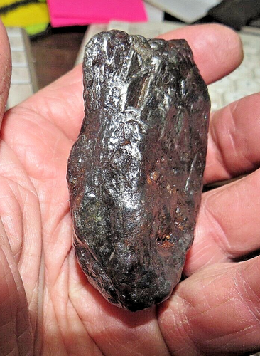 Météorite en fer Aletai 350 g Chine brute non coupée avec support - Photo 7/9