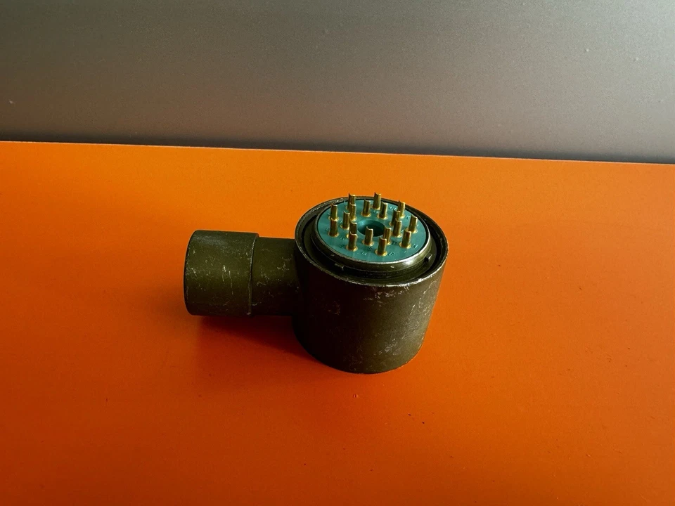 Amphenol Circular MIL Spec Connector 18Pin 7.5A M55181/7-03 Qty 6 - Image 3 of 4