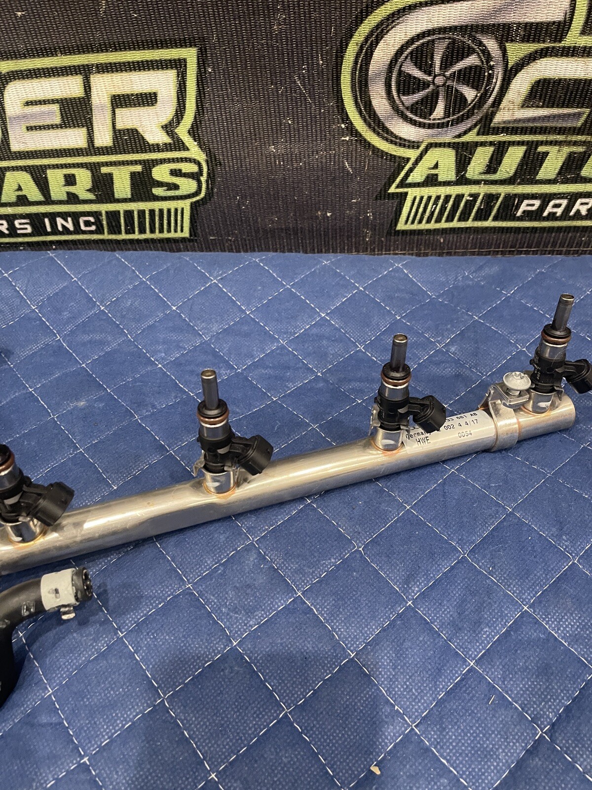 2017 AUDI R8 PLUS UPPER FUEL RAIL FUEL DISTRIBUTORS 07L-133-681-AB PAIR OEM