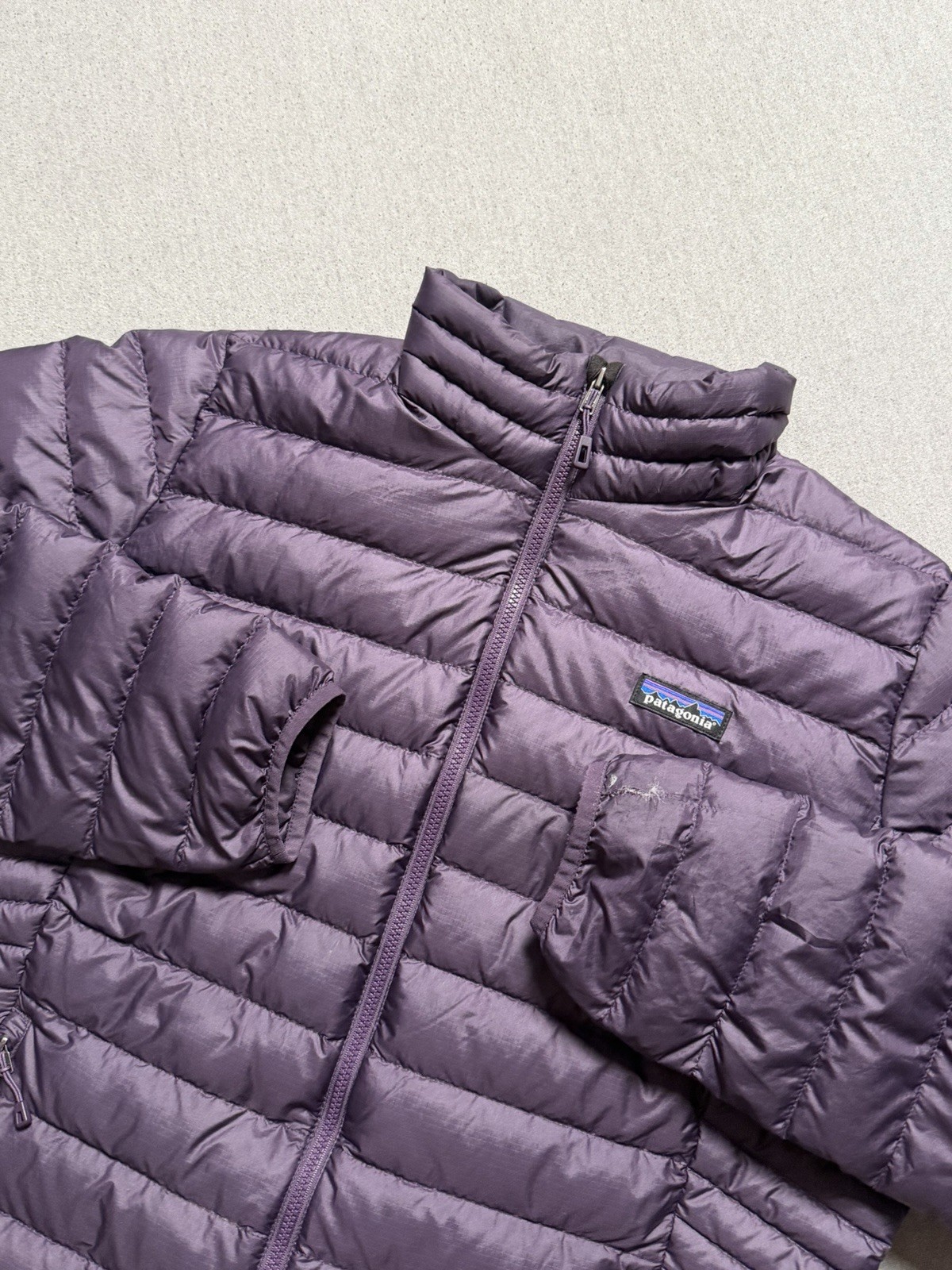 Patagonia Jacket Womens XL Purple Goose Down Sweater Puffer Full Zip 84683 HOLE