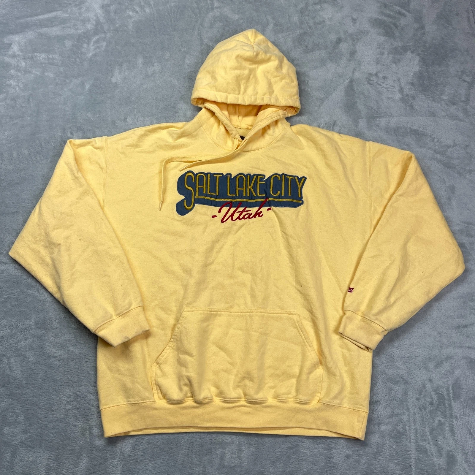 Vacationland Hoodie Mens XL Yellow Salt Lake City Utah Long Sleeve Pullover