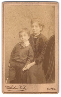 Photograph Wilhelm Koch, Leipzig, young mother in Biedermeier dress with her So 