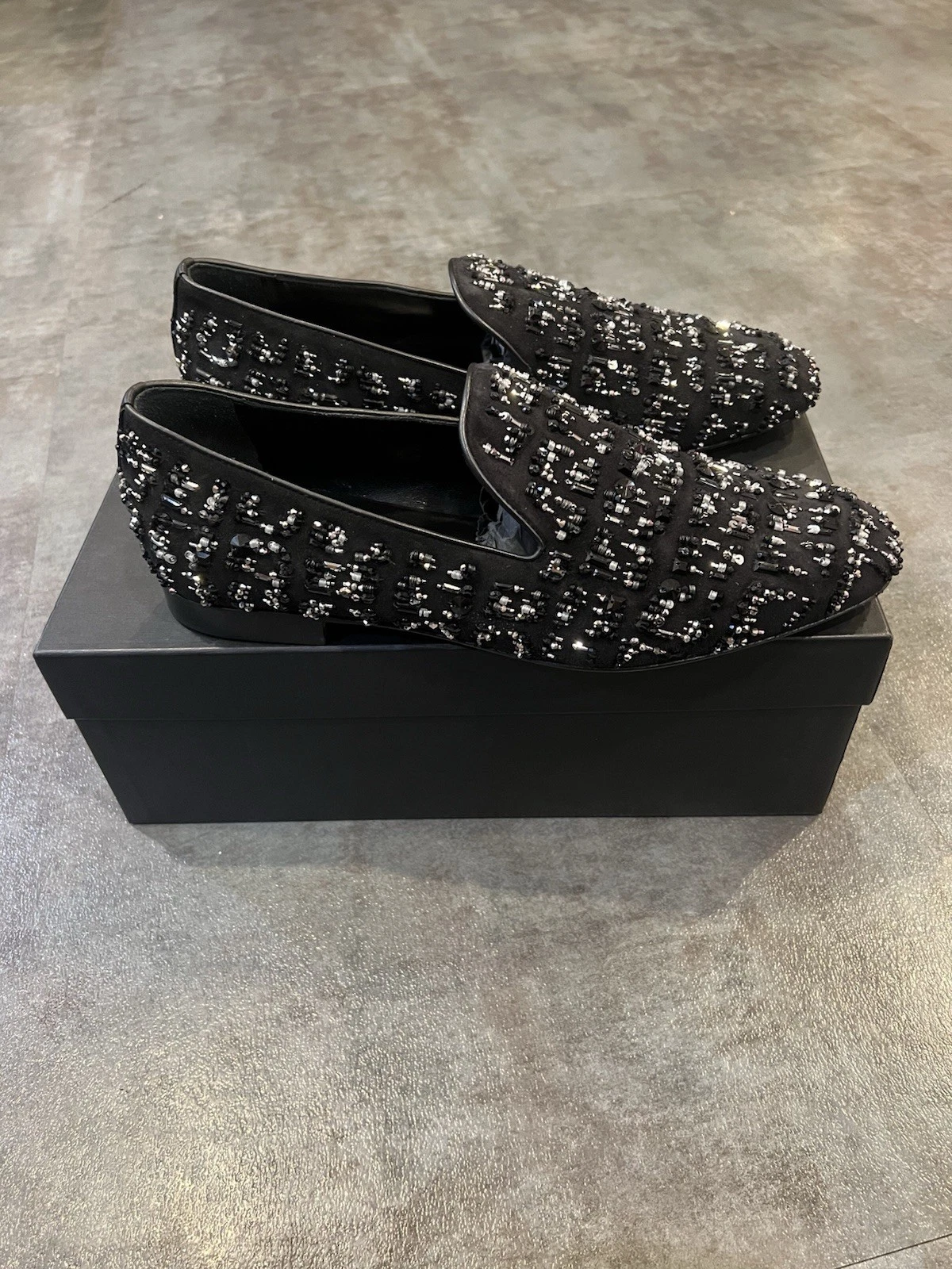 Vendita al dettaglio $2295 Versace ciabatte da uomo in camoscio impreziosite da perline 44 US 11 UK 10