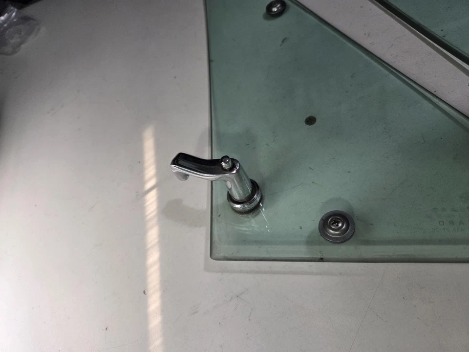 Dodge Ram D150 D250 D350 1990-1993 vidrio de ventilación con pestillos y tornillos ventanas inclinables Foto 3 de 4