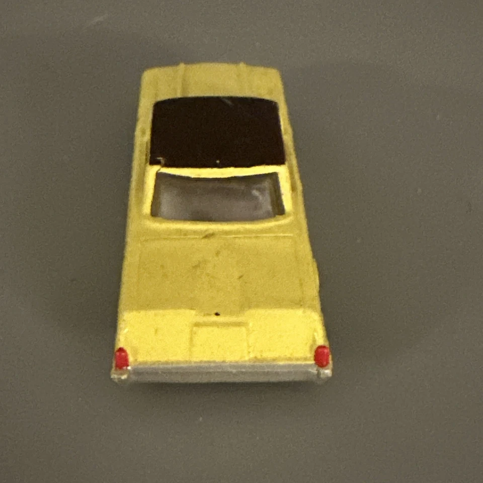1960s BACHMANN-  HO scale Cars - Luxury Sedan Yellow - Image 4 of 4