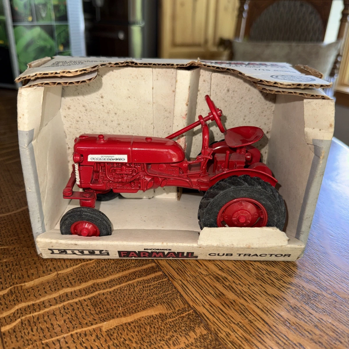 Farmall Tractor 1:16 Vintage Manufacture Diecast Farm Vehicles for