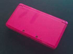 Mint Condition Nintendo 3DS Console w/ Charger, SD, Accessories