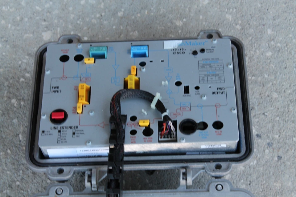 AMPLIFICADOR SISTEMA CABLE EXTENSOR LÍNEA GAINMAKER CISCO SCIENTIFIC ATLANTA Foto 2 de 4